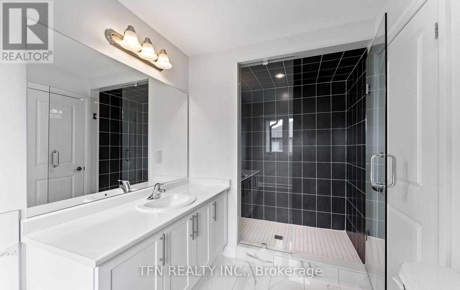 15 Keenan Street, Kawartha Lakes (Lindsay), Ontario  K9V 6C2 - Photo 19 - X12182188