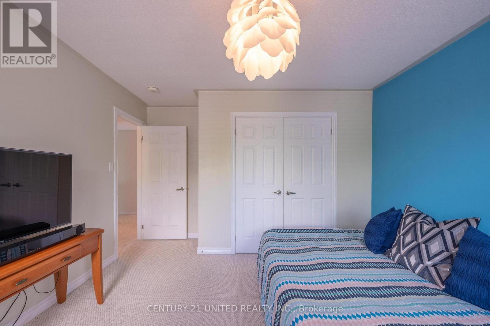 451 Raymond Street, Peterborough North (South), Ontario  K9H 7P3 - Photo 12 - X12182734