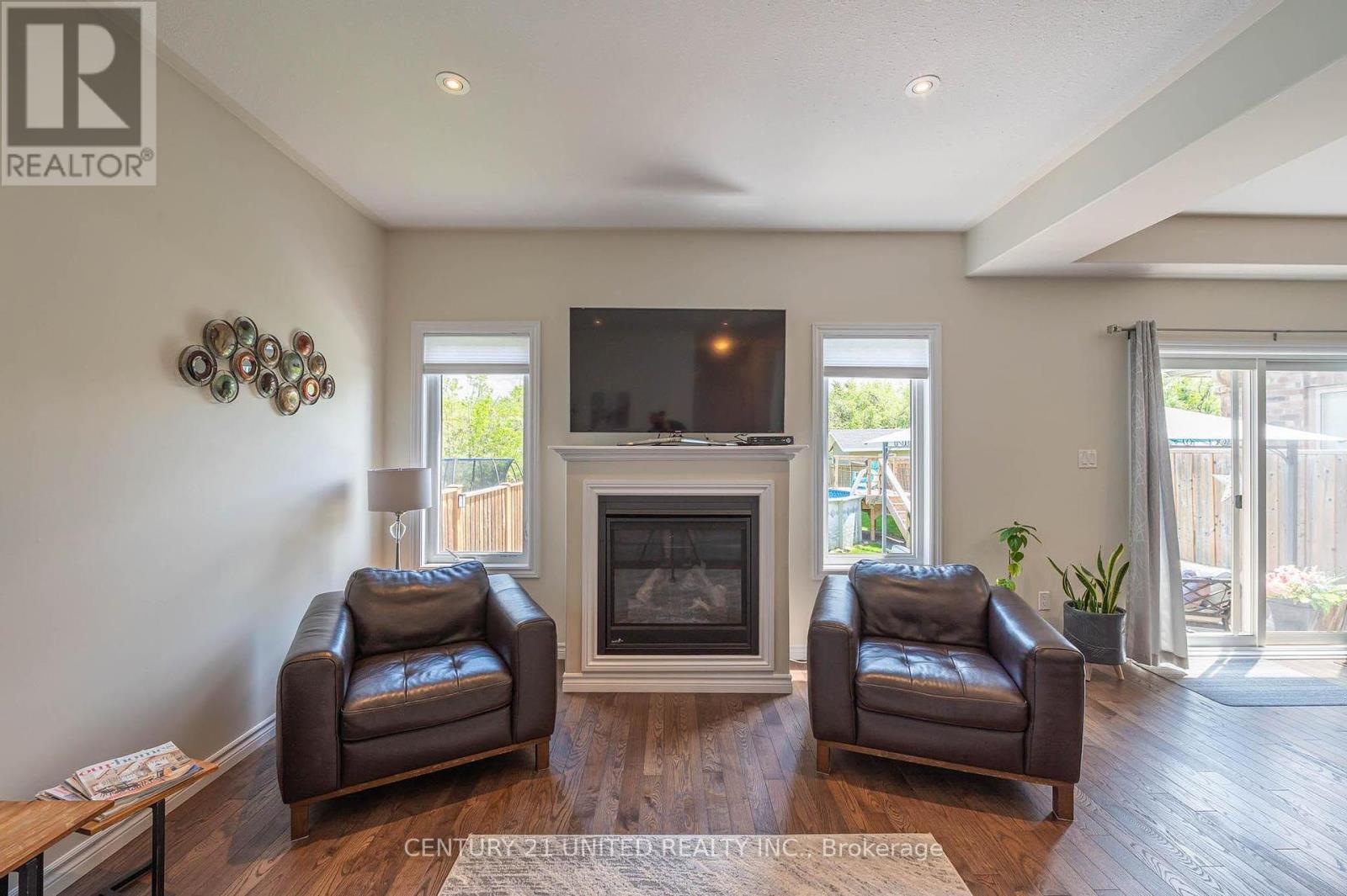 451 Raymond Street, Peterborough North (South), Ontario  K9H 7P3 - Photo 4 - X12182734