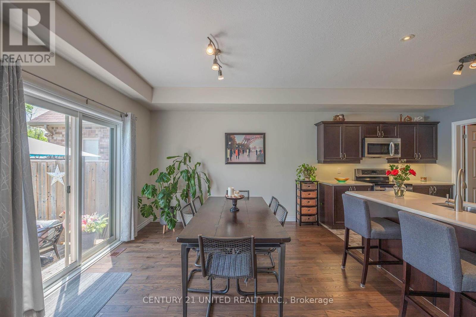 451 Raymond Street, Peterborough North (South), Ontario  K9H 7P3 - Photo 5 - X12182734