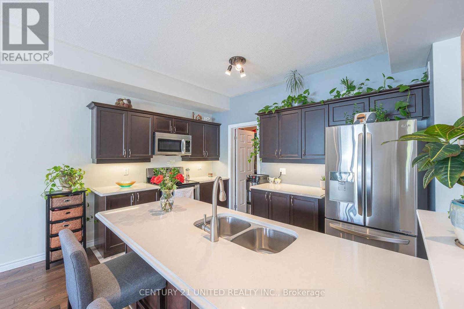 451 Raymond Street, Peterborough North (South), Ontario  K9H 7P3 - Photo 7 - X12182734