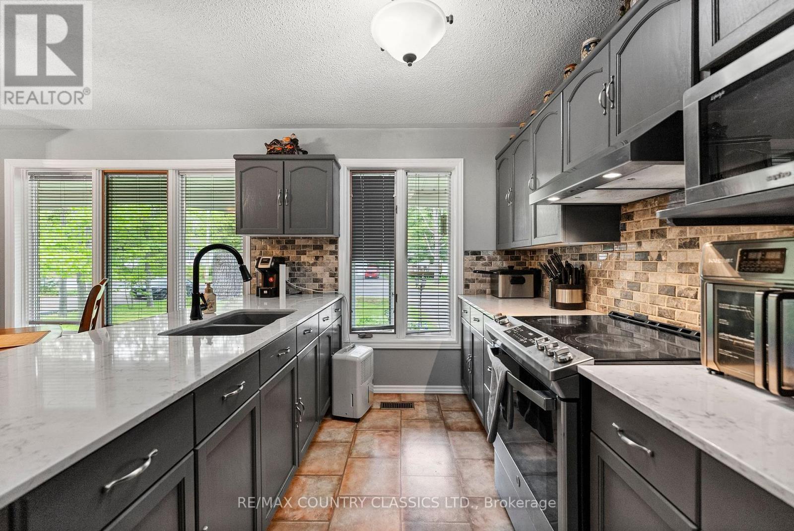 351 Chemaushgon Road, Bancroft (Bancroft Ward), Ontario  K0L 1C0 - Photo 16 - X12183214