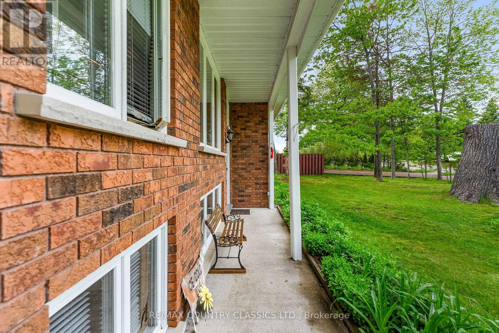 351 Chemaushgon Road, Bancroft (Bancroft Ward), Ontario  K0L 1C0 - Photo 4 - X12183214