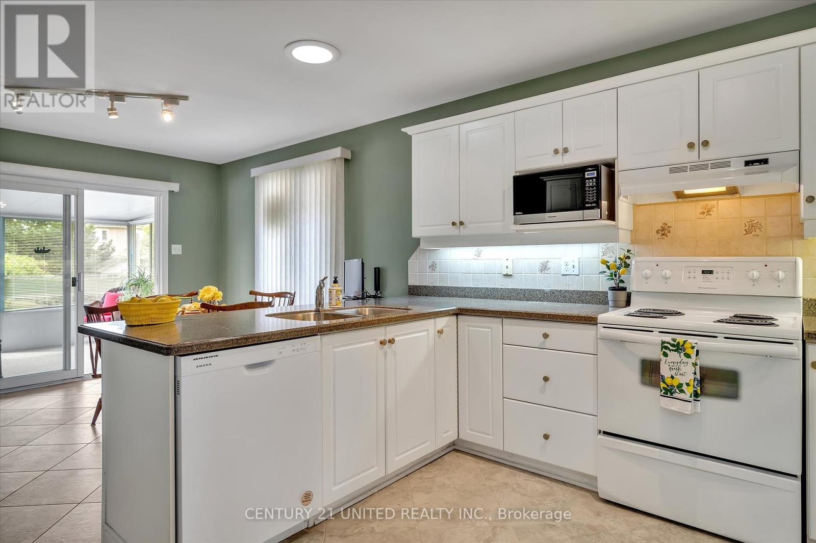 1329 White Crescent, Peterborough West (North), Ontario  K9K 2L6 - Photo 11 - X12183892