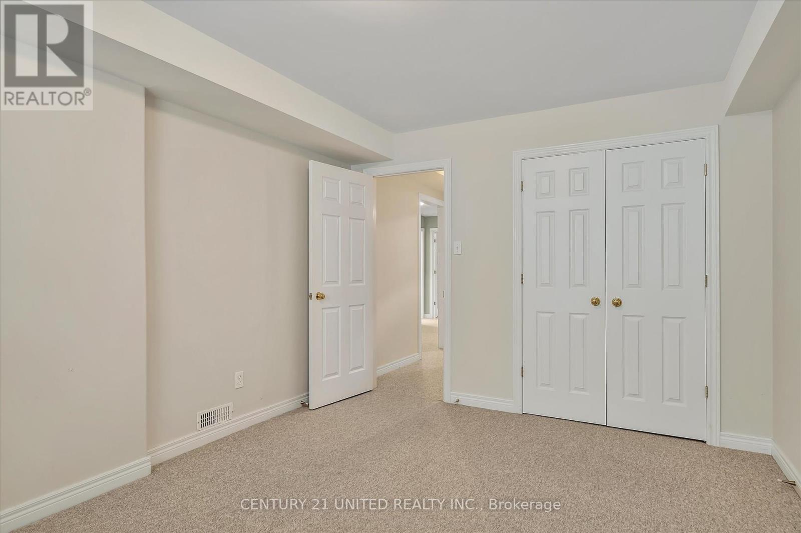 1329 White Crescent, Peterborough West (North), Ontario  K9K 2L6 - Photo 38 - X12183892