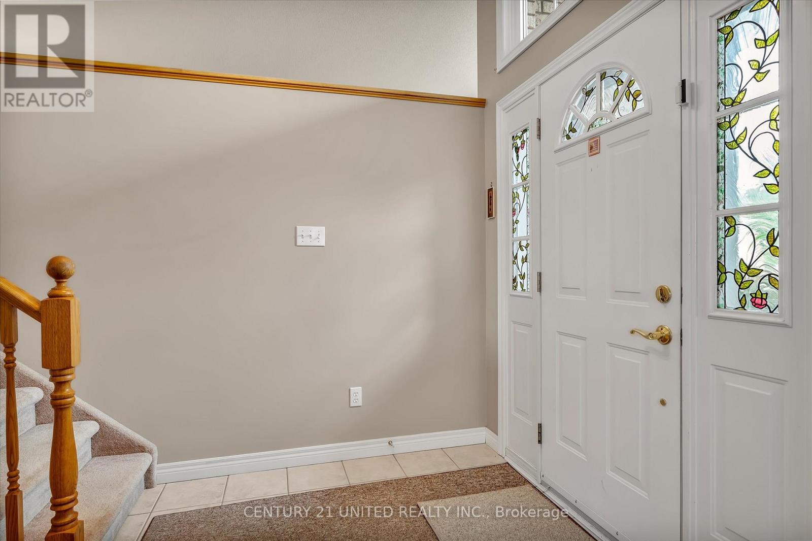 1329 White Crescent, Peterborough West (North), Ontario  K9K 2L6 - Photo 4 - X12183892