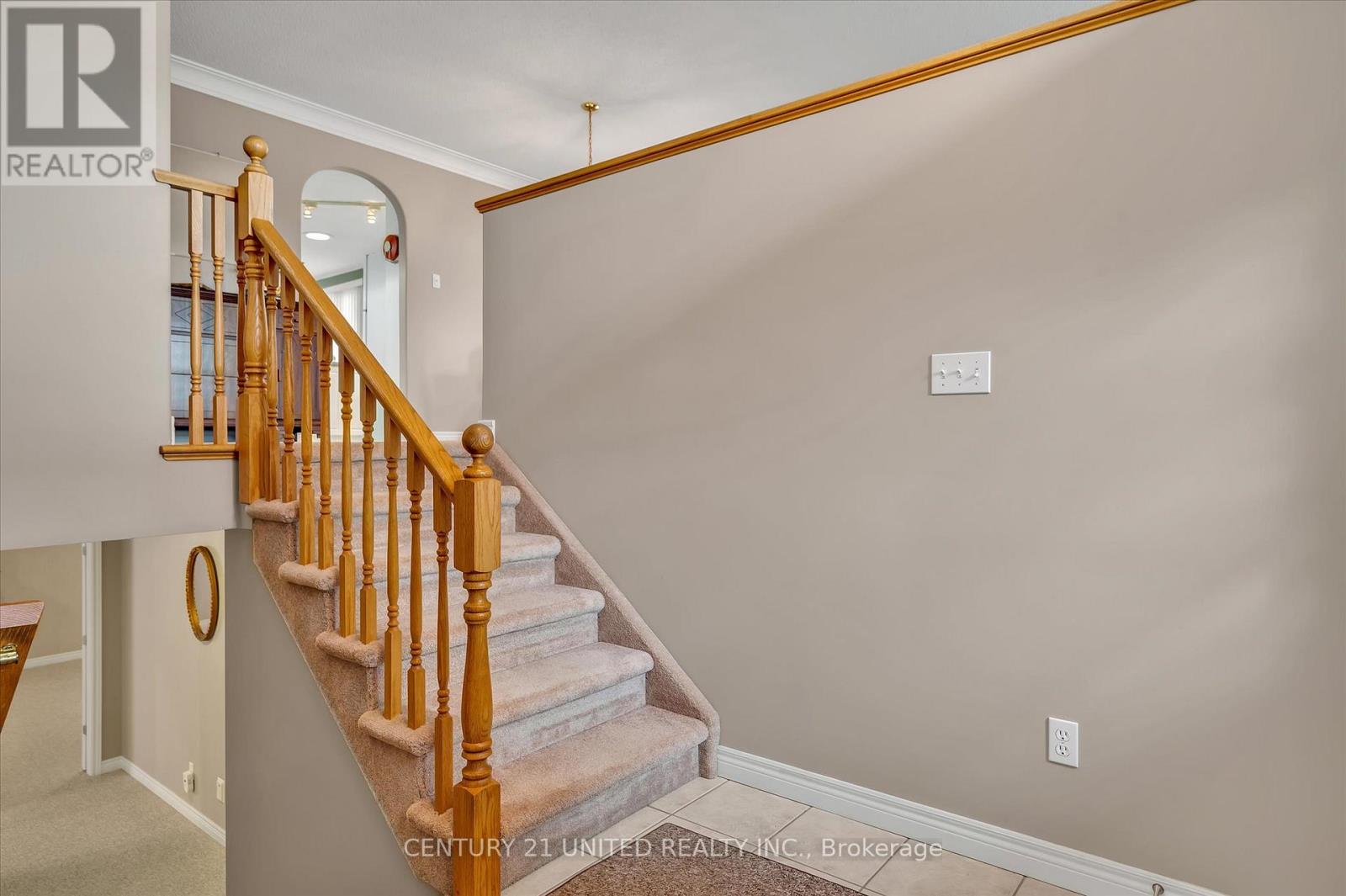 1329 White Crescent, Peterborough West (North), Ontario  K9K 2L6 - Photo 5 - X12183892