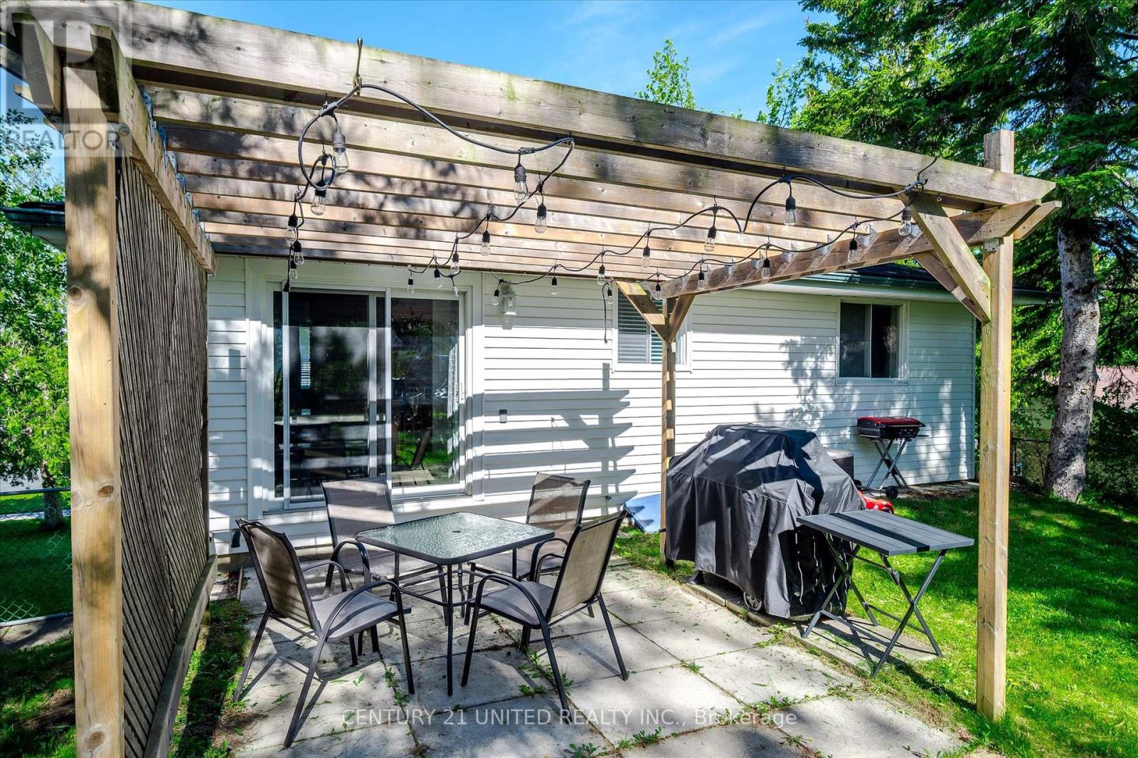 2032 Walker Avenue, Peterborough East (South), Ontario  K9L 1S1 - Photo 14 - X12183894