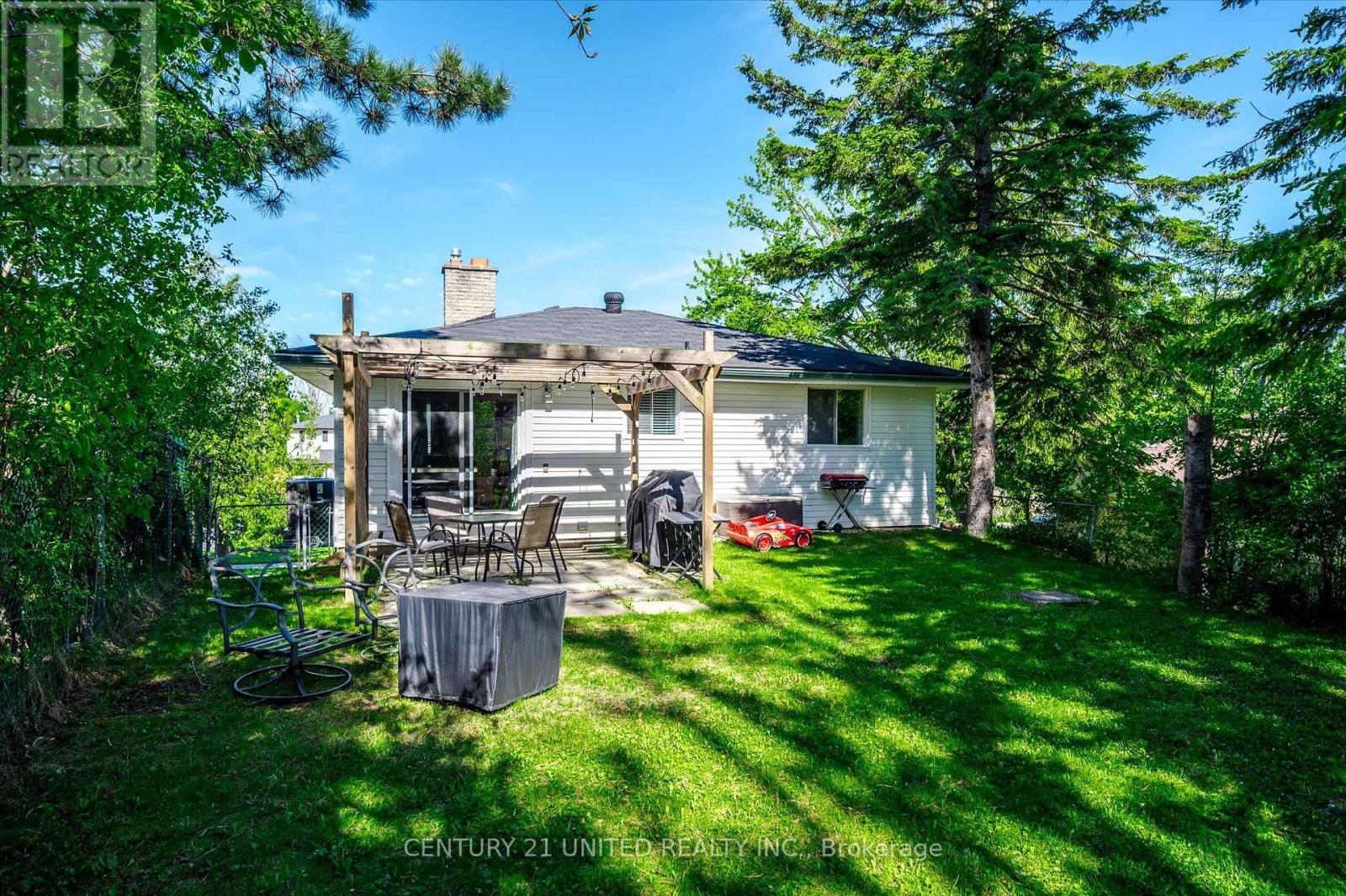 2032 Walker Avenue, Peterborough East (South), Ontario  K9L 1S1 - Photo 15 - X12183894