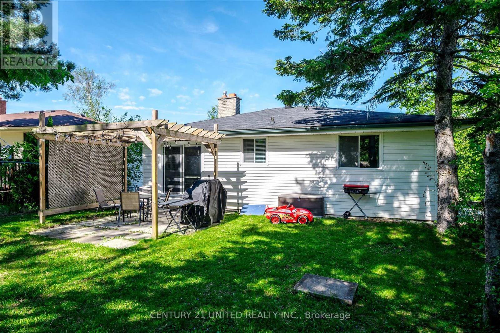 2032 Walker Avenue, Peterborough East (South), Ontario  K9L 1S1 - Photo 17 - X12183894