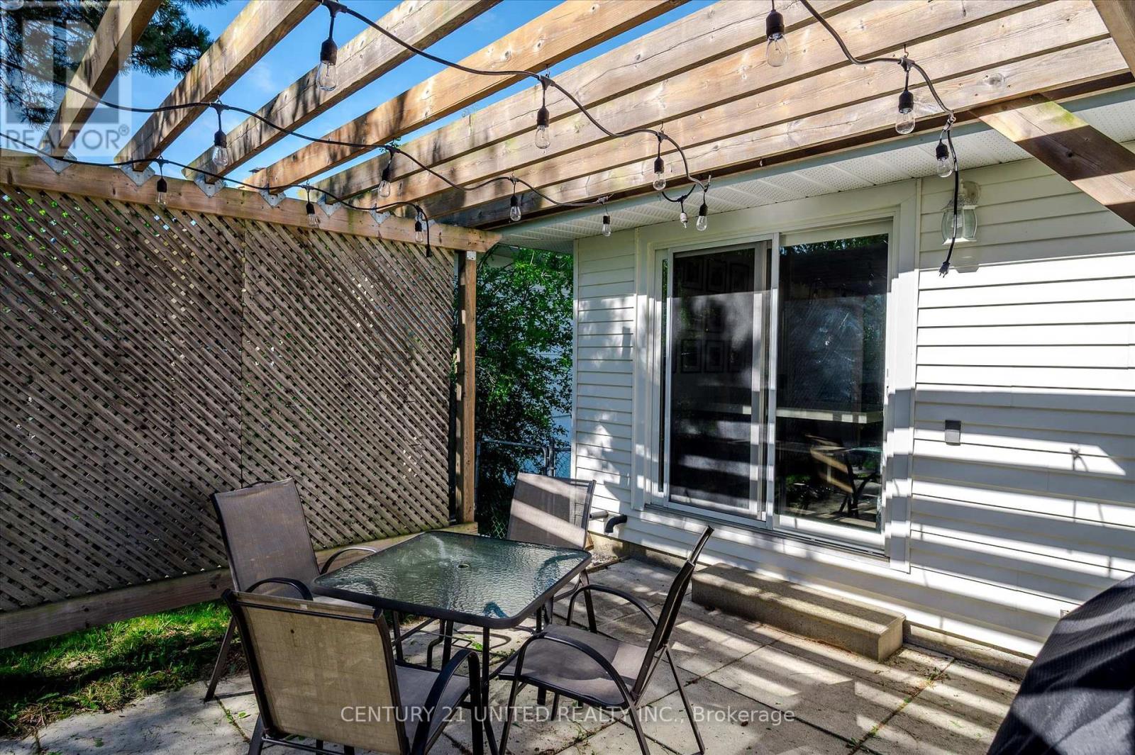 2032 Walker Avenue, Peterborough East (South), Ontario  K9L 1S1 - Photo 18 - X12183894