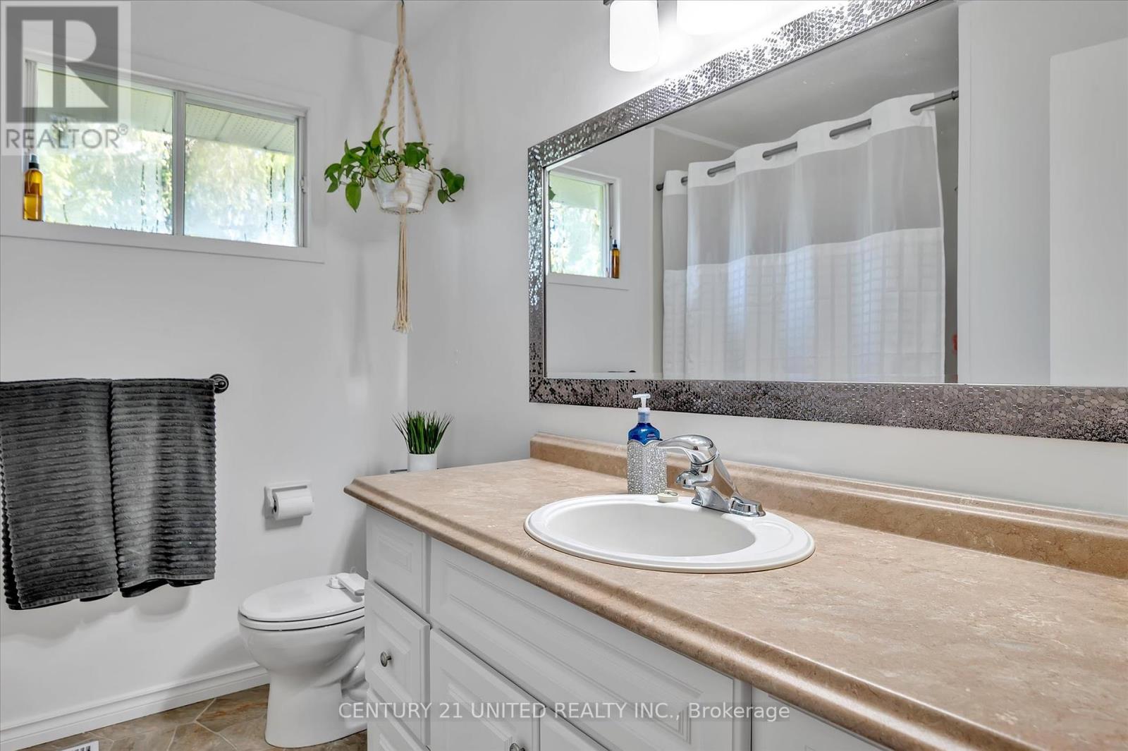 2032 Walker Avenue, Peterborough East (South), Ontario  K9L 1S1 - Photo 33 - X12183894