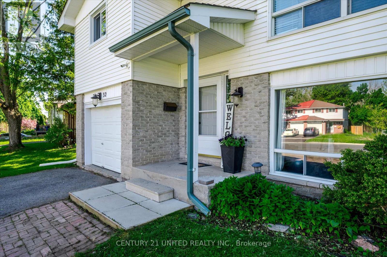 2032 Walker Avenue, Peterborough East (South), Ontario  K9L 1S1 - Photo 4 - X12183894