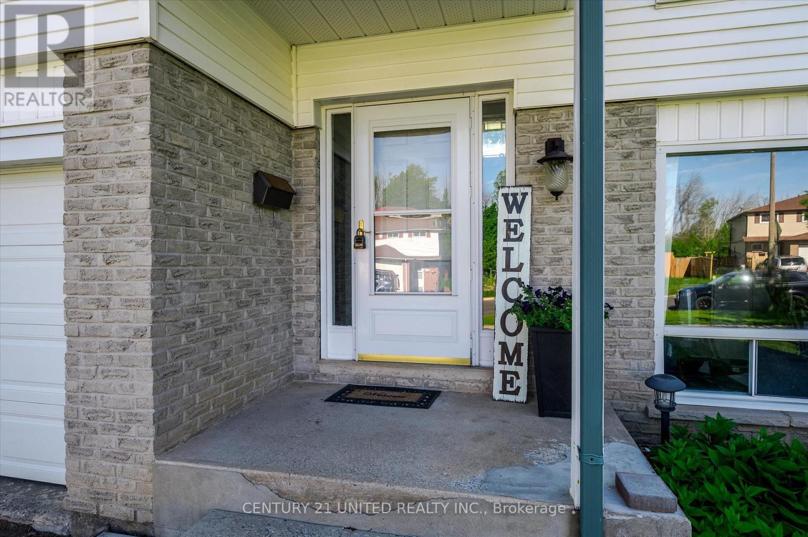 2032 Walker Avenue, Peterborough East (South), Ontario  K9L 1S1 - Photo 5 - X12183894