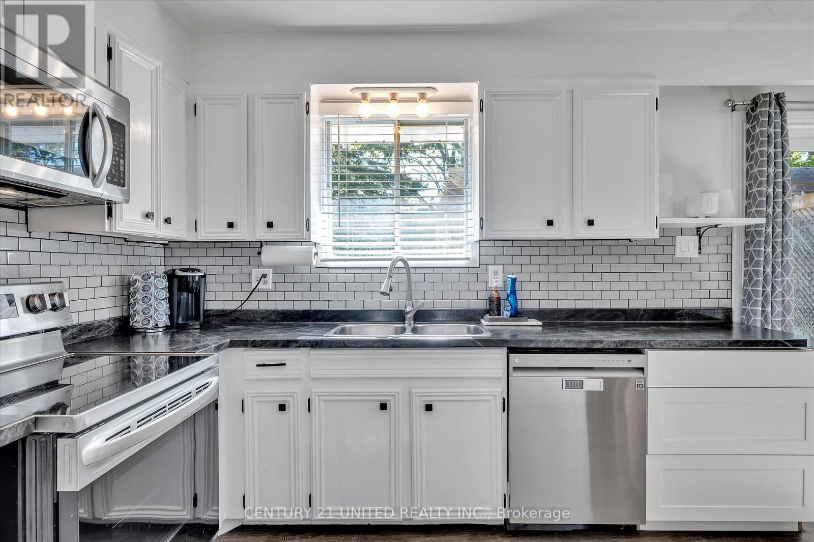 2032 Walker Avenue, Peterborough East (South), Ontario  K9L 1S1 - Photo 6 - X12183894