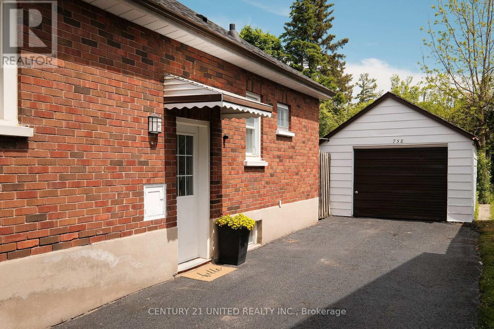 758 Bethune Street, Peterborough North (South), Ontario  K9H 4A6 - Photo 5 - X12183919