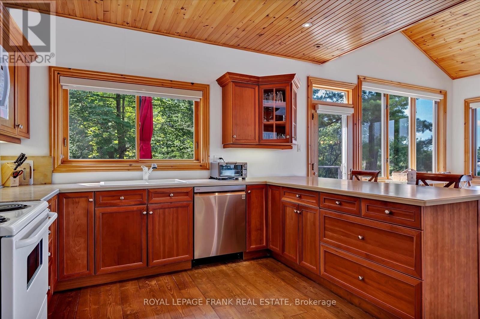 484 Juniper Island, Douro-Dummer, Ontario  K0L 2C0 - Photo 18 - X12184091