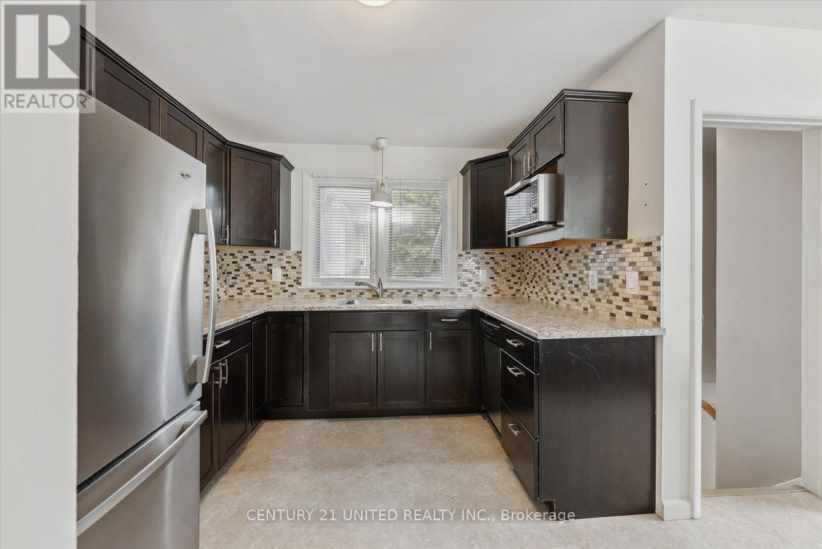 1294 Victory Drive, Peterborough Central (Old West End), Ontario  K9J 4T7 - Photo 14 - X12184144