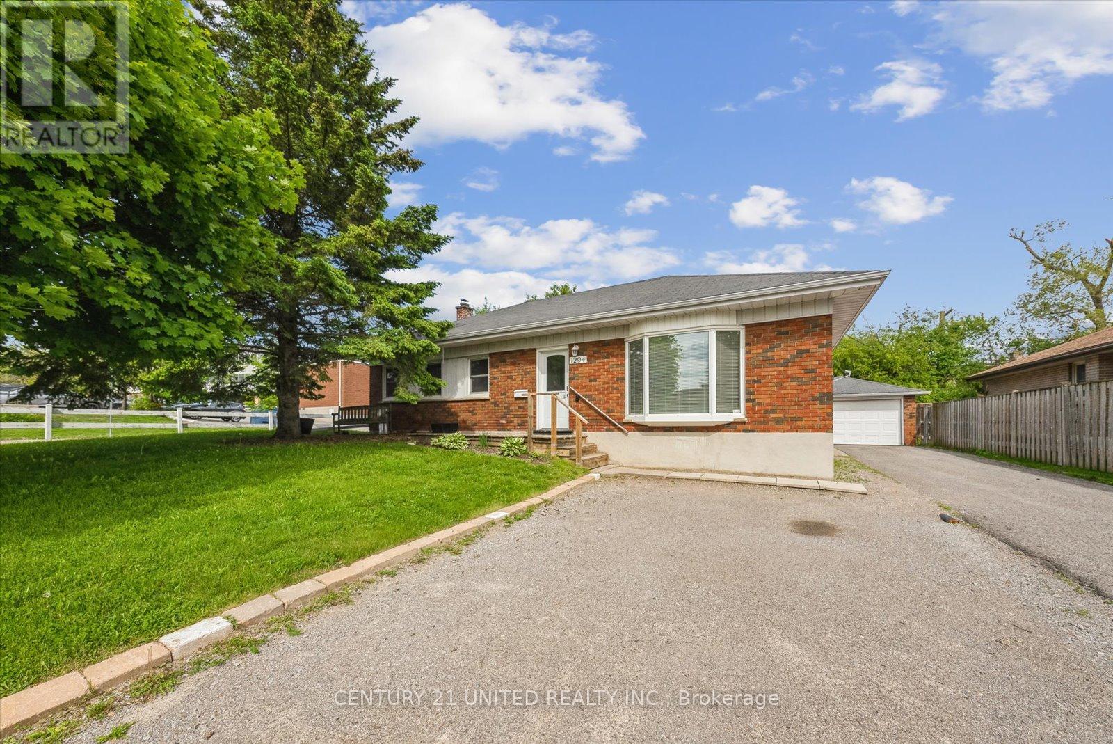 1294 Victory Drive, Peterborough Central (Old West End), Ontario  K9J 4T7 - Photo 2 - X12184144