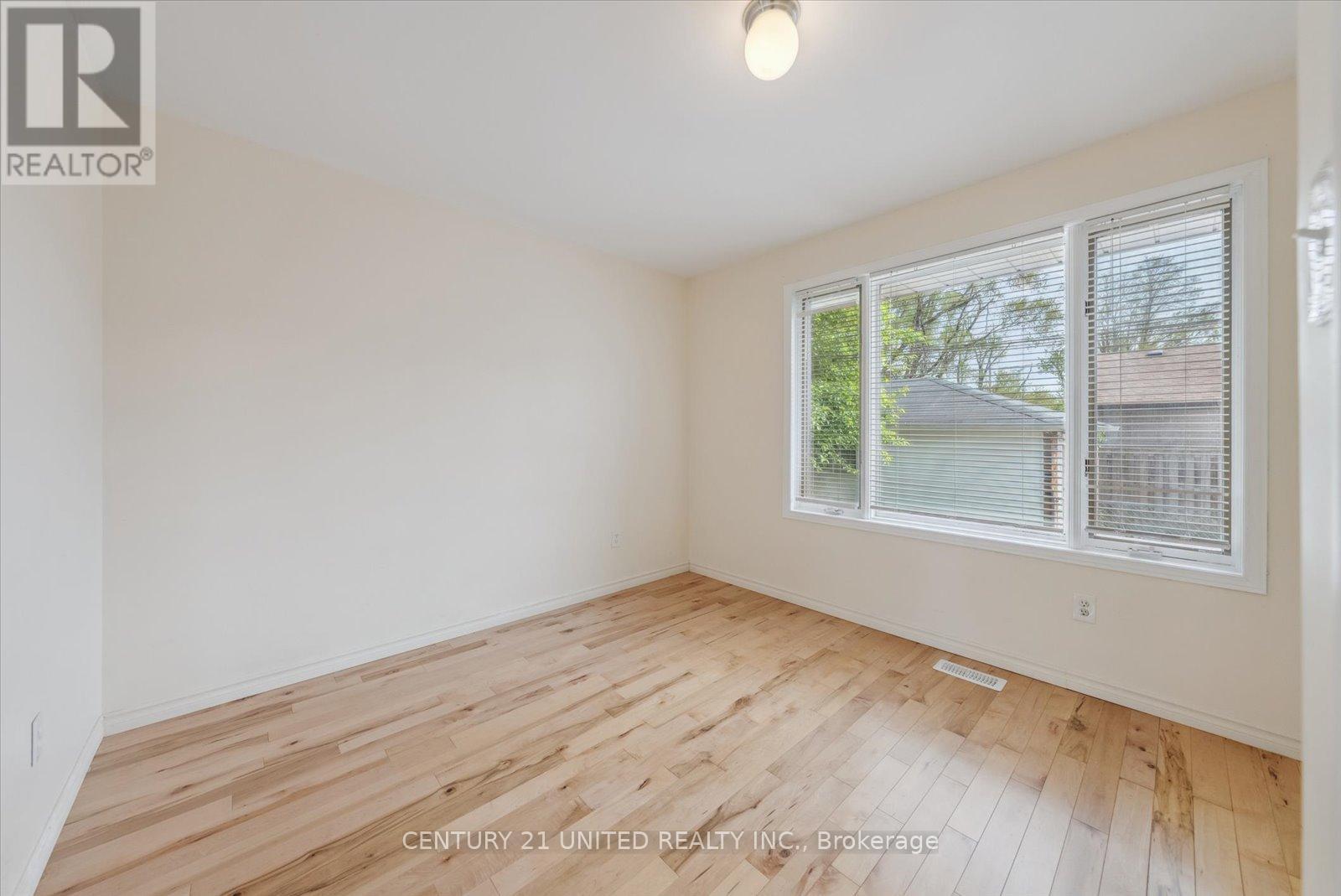 1294 Victory Drive, Peterborough Central (Old West End), Ontario  K9J 4T7 - Photo 32 - X12184144