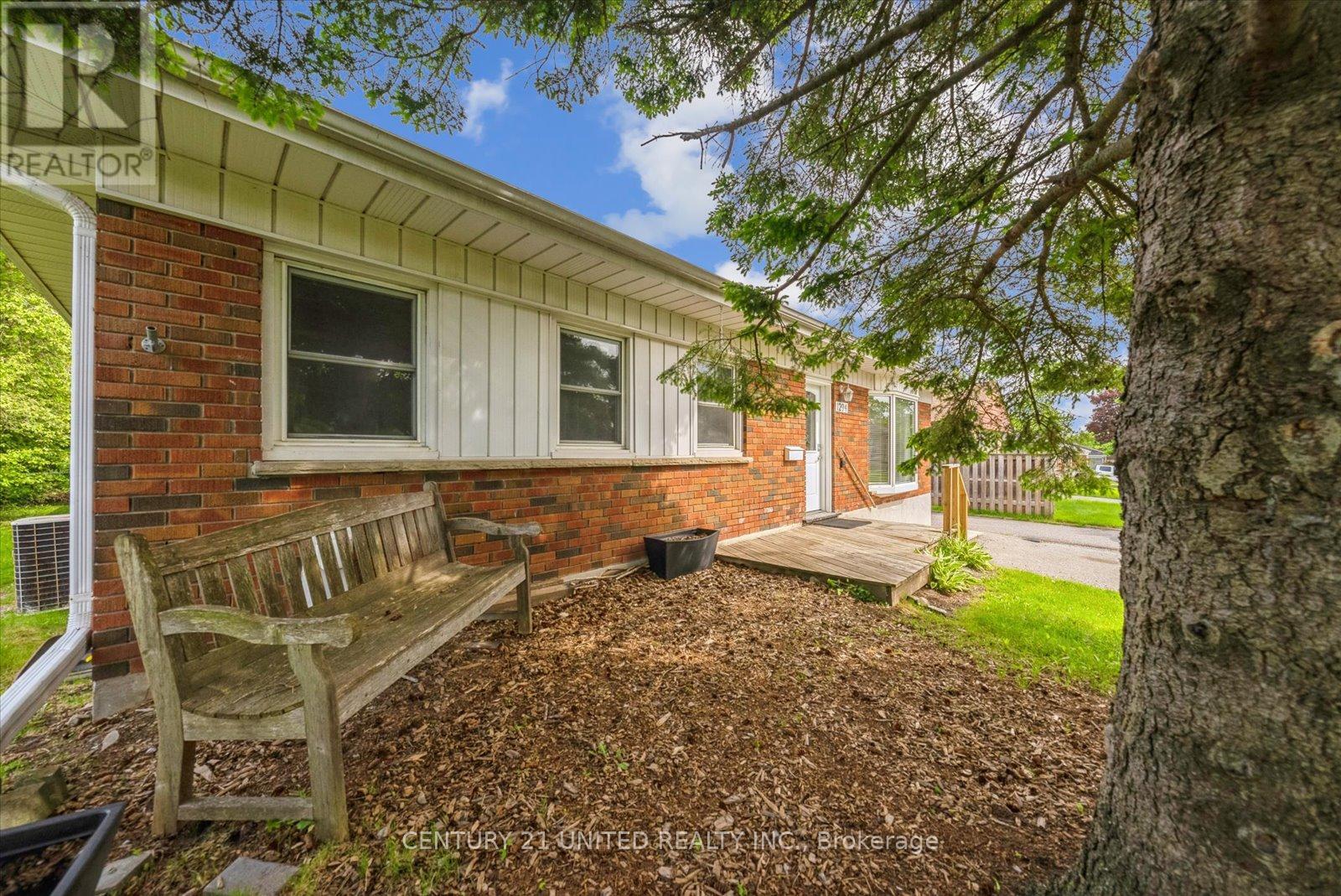 1294 Victory Drive, Peterborough Central (Old West End), Ontario  K9J 4T7 - Photo 4 - X12184144