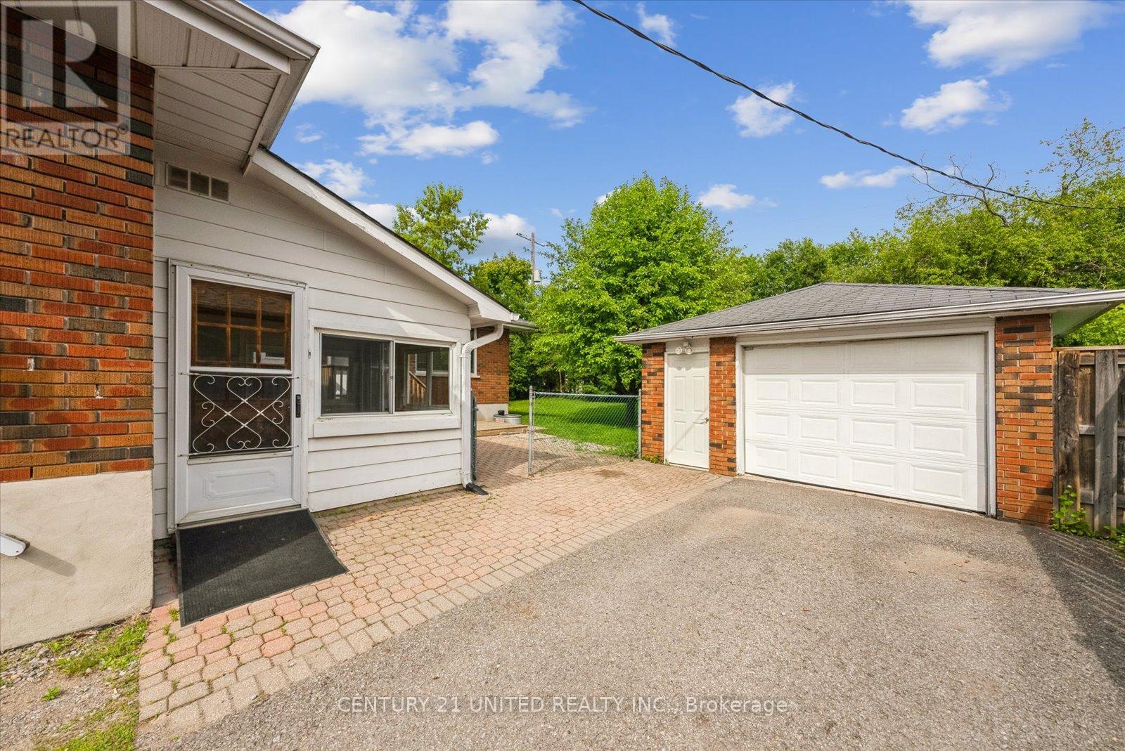 1294 Victory Drive, Peterborough Central (Old West End), Ontario  K9J 4T7 - Photo 50 - X12184144
