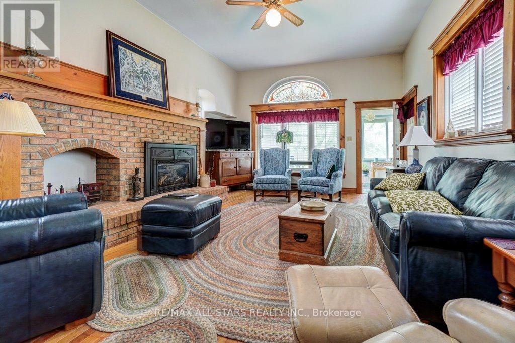 76 Bond Street W, Kawartha Lakes (Lindsay), Ontario  K9V 3R4 - Photo 15 - X12184203