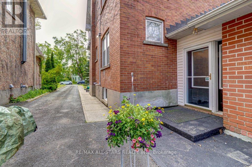 76 Bond Street W, Kawartha Lakes (Lindsay), Ontario  K9V 3R4 - Photo 32 - X12184203