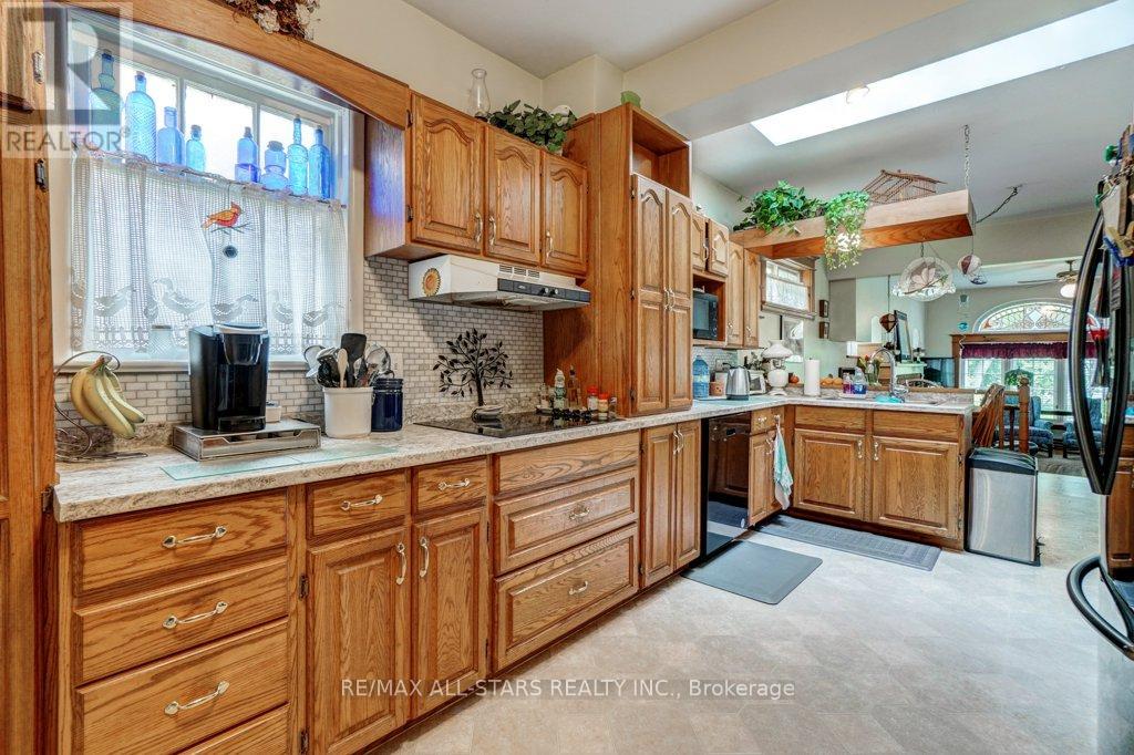 76 Bond Street W, Kawartha Lakes (Lindsay), Ontario  K9V 3R4 - Photo 9 - X12184203