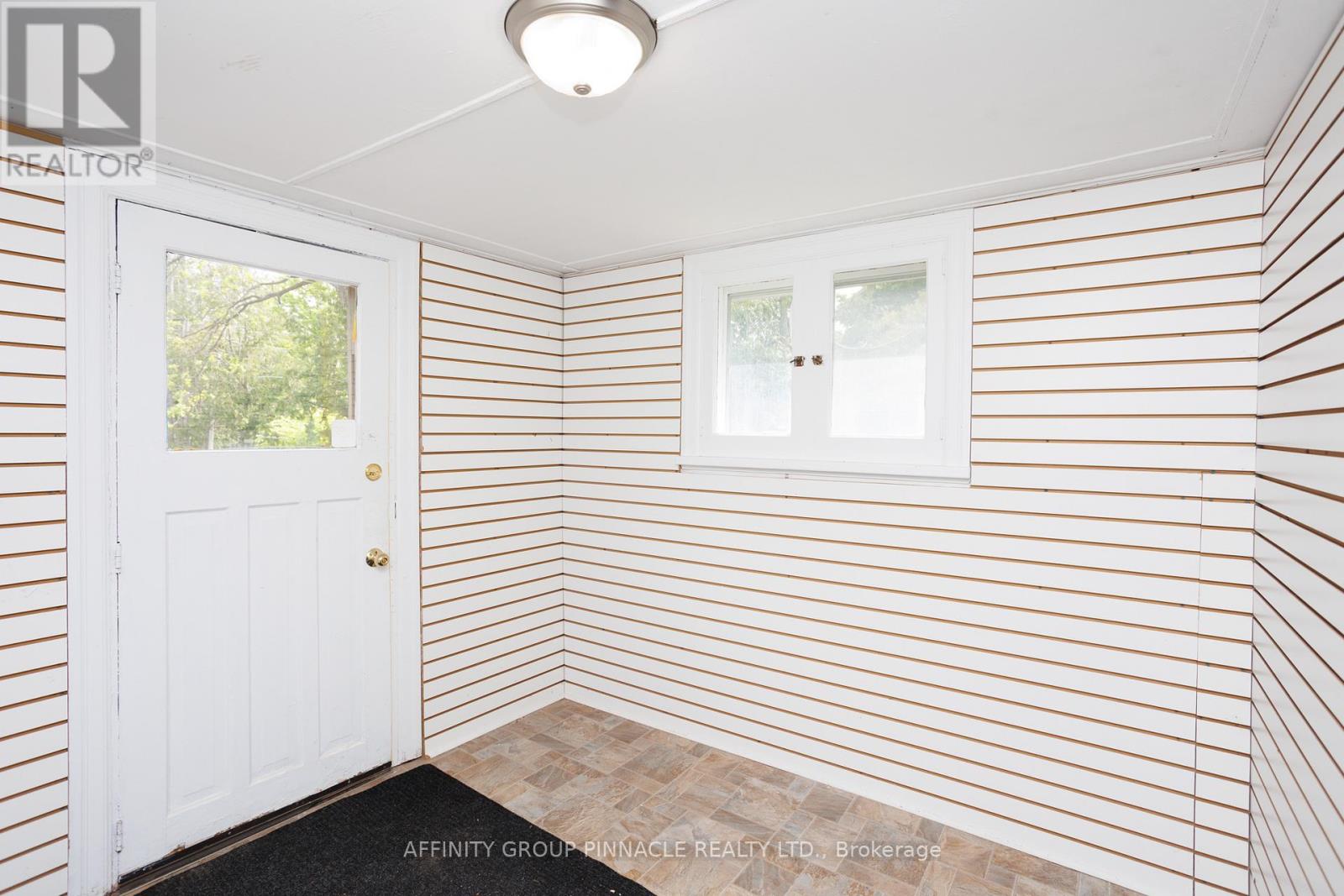 221 Kent Street W, Kawartha Lakes (Lindsay), Ontario  K9V 2Z1 - Photo 10 - X12184425