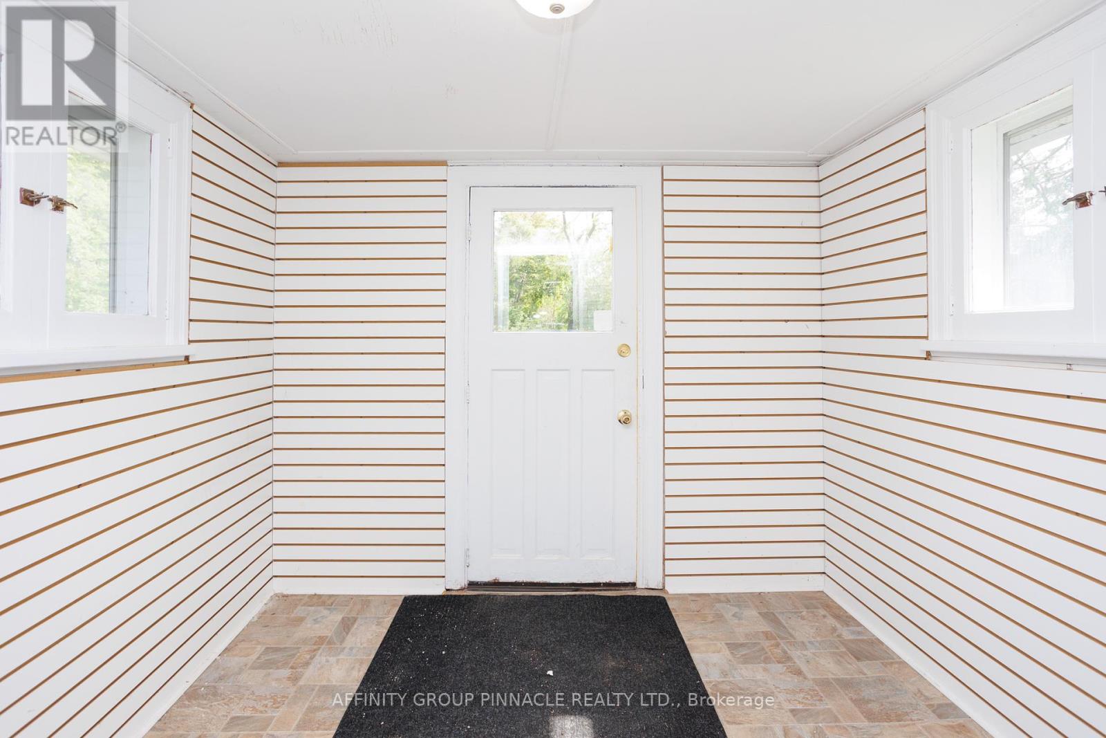 221 Kent Street W, Kawartha Lakes (Lindsay), Ontario  K9V 2Z1 - Photo 9 - X12184425