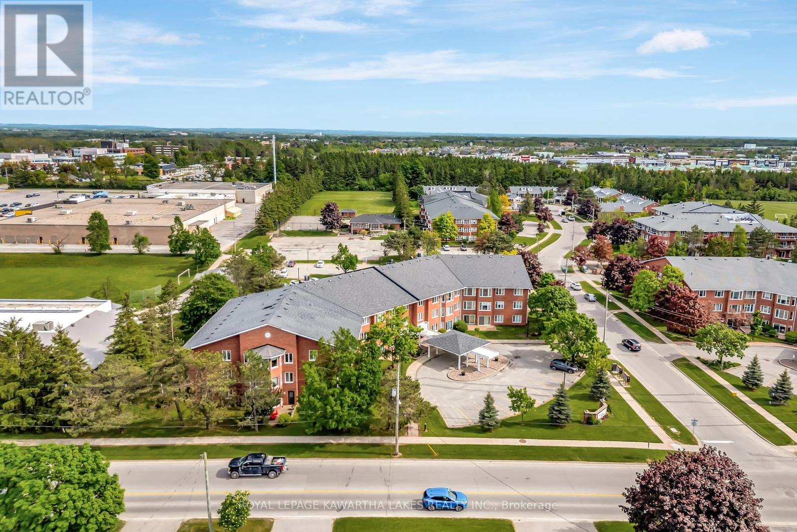 303 - 2 Heritage Way, Kawartha Lakes (Lindsay), Ontario  K9V 5P5 - Photo 3 - X12184565
