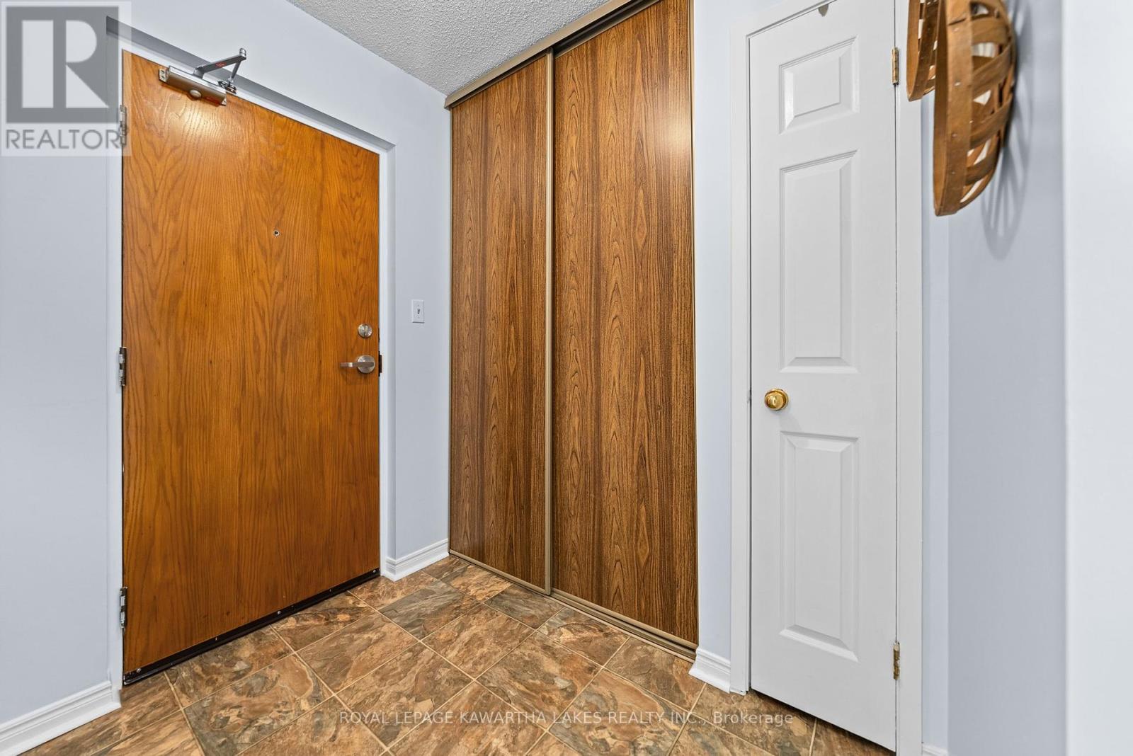 303 - 2 Heritage Way, Kawartha Lakes (Lindsay), Ontario  K9V 5P5 - Photo 8 - X12184565