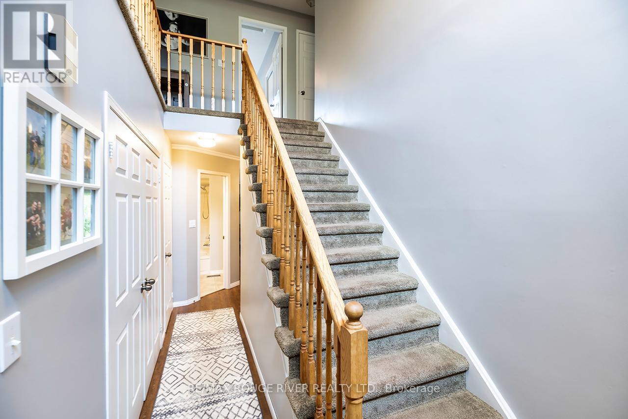 1330 Eagle Crescent, Peterborough West (North), Ontario  K9K 2K7 - Photo 4 - X12185552