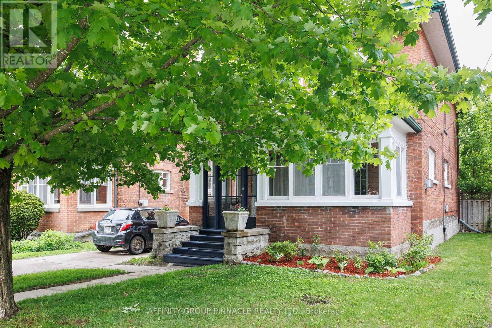 25 Francis Street, Kawartha Lakes (Lindsay), Ontario  K9V 5R8 - Photo 2 - X12185832