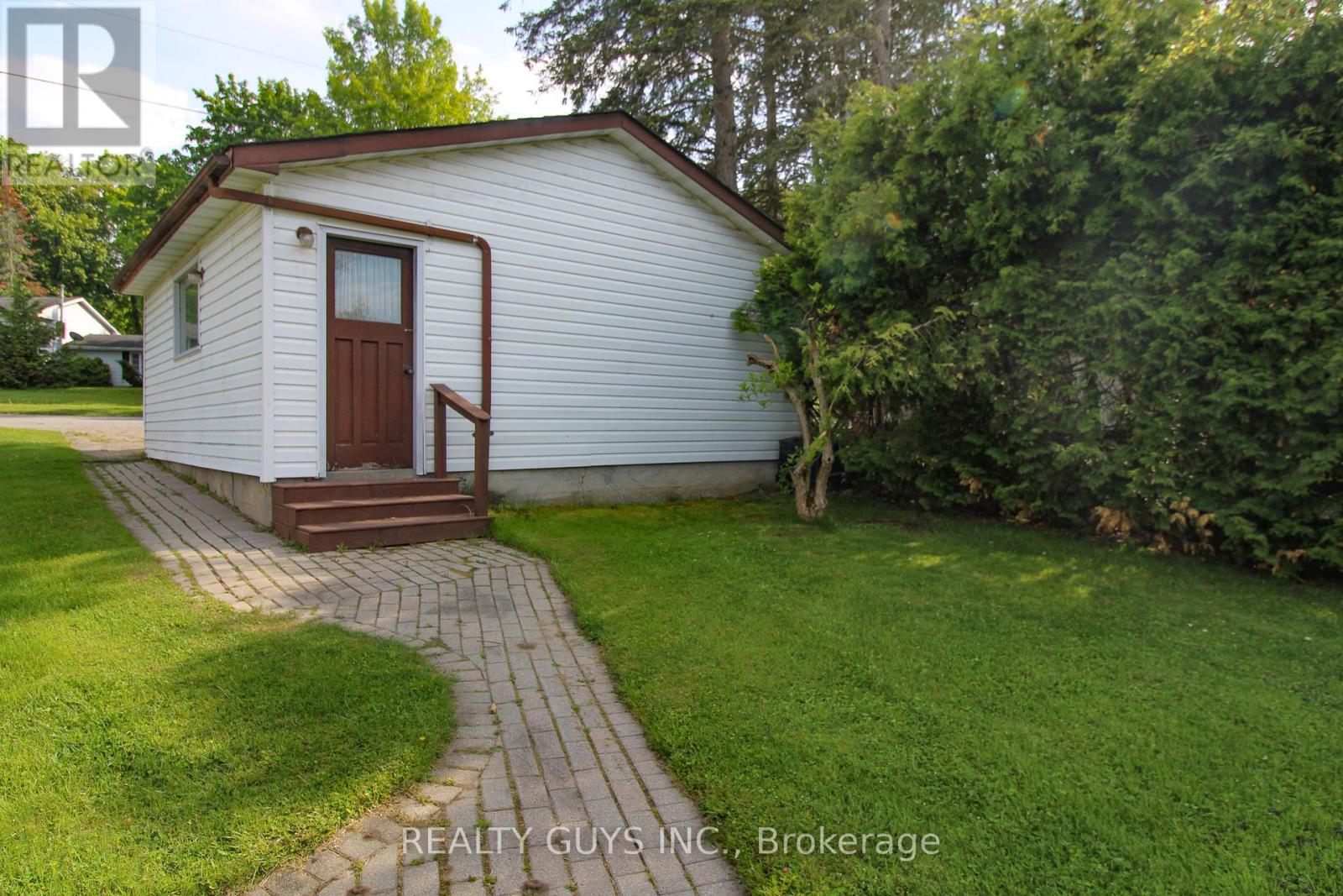665 Fire 1 Route, Selwyn, Ontario  K9J 6X3 - Photo 3 - X12186889