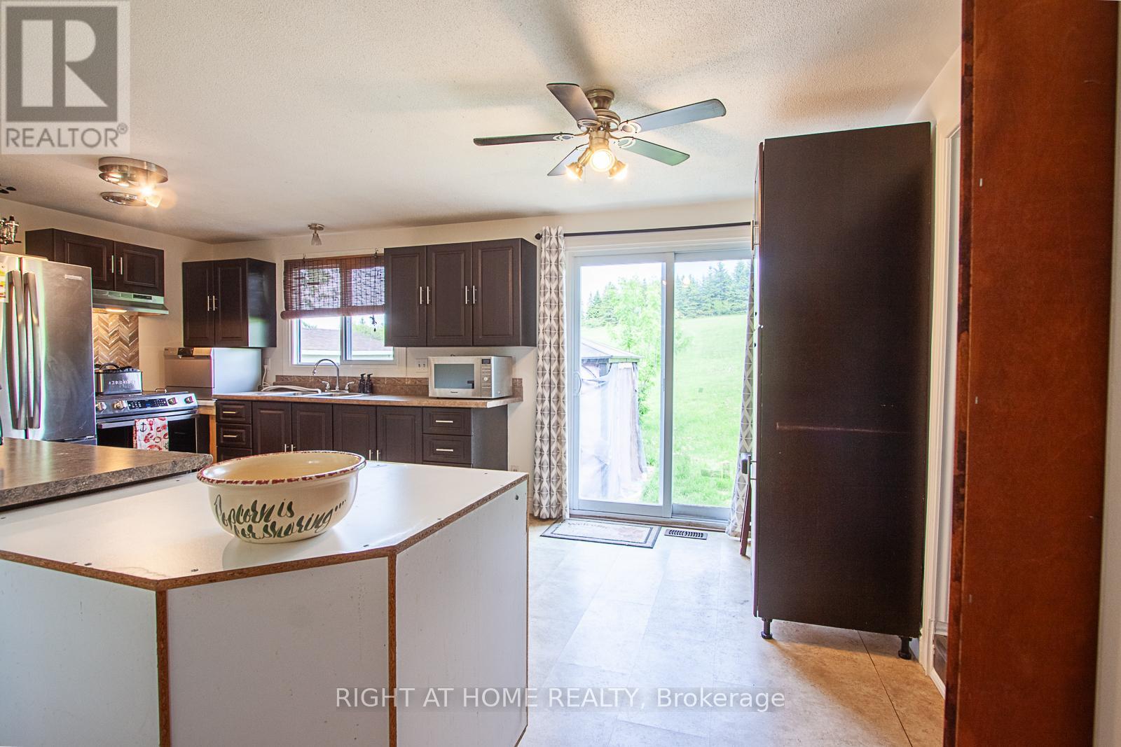 692 Emily Park Road, Kawartha Lakes (Emily), Ontario  K0L 2W0 - Photo 18 - X12187111