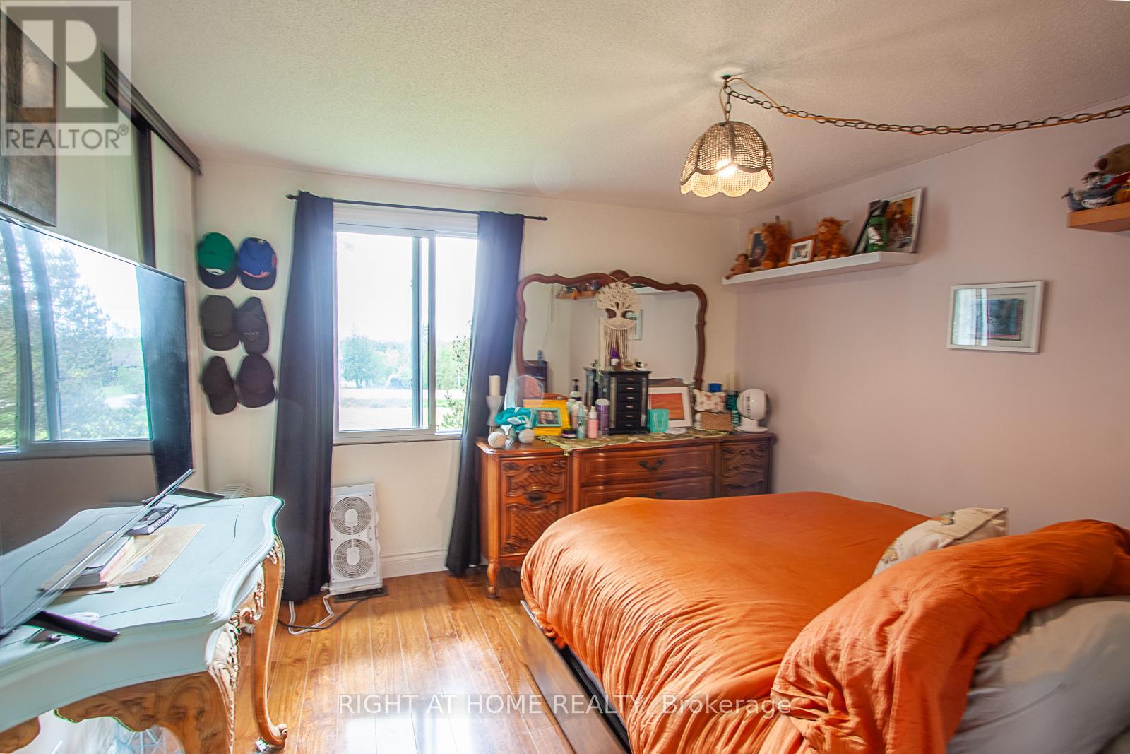 692 Emily Park Road, Kawartha Lakes (Emily), Ontario  K0L 2W0 - Photo 30 - X12187111