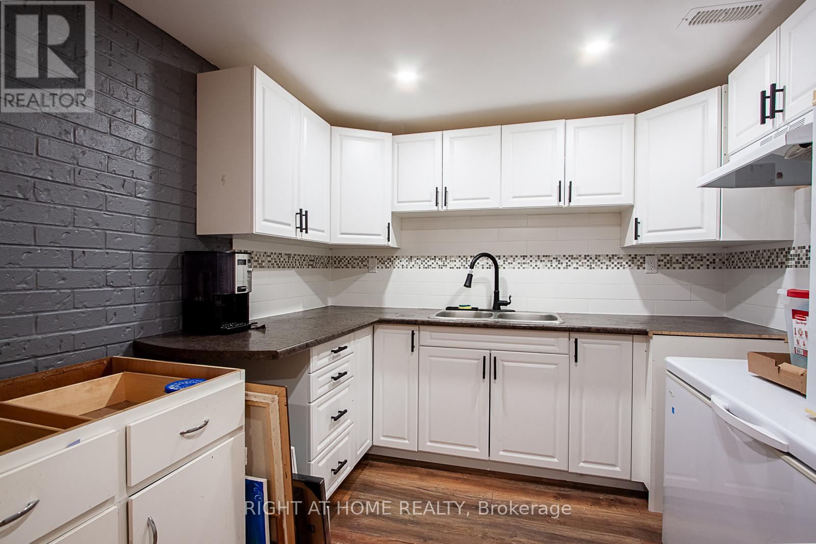692 Emily Park Road, Kawartha Lakes (Emily), Ontario  K0L 2W0 - Photo 37 - X12187111