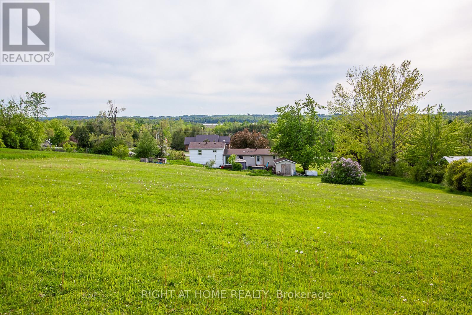 692 Emily Park Road, Kawartha Lakes (Emily), Ontario  K0L 2W0 - Photo 8 - X12187111
