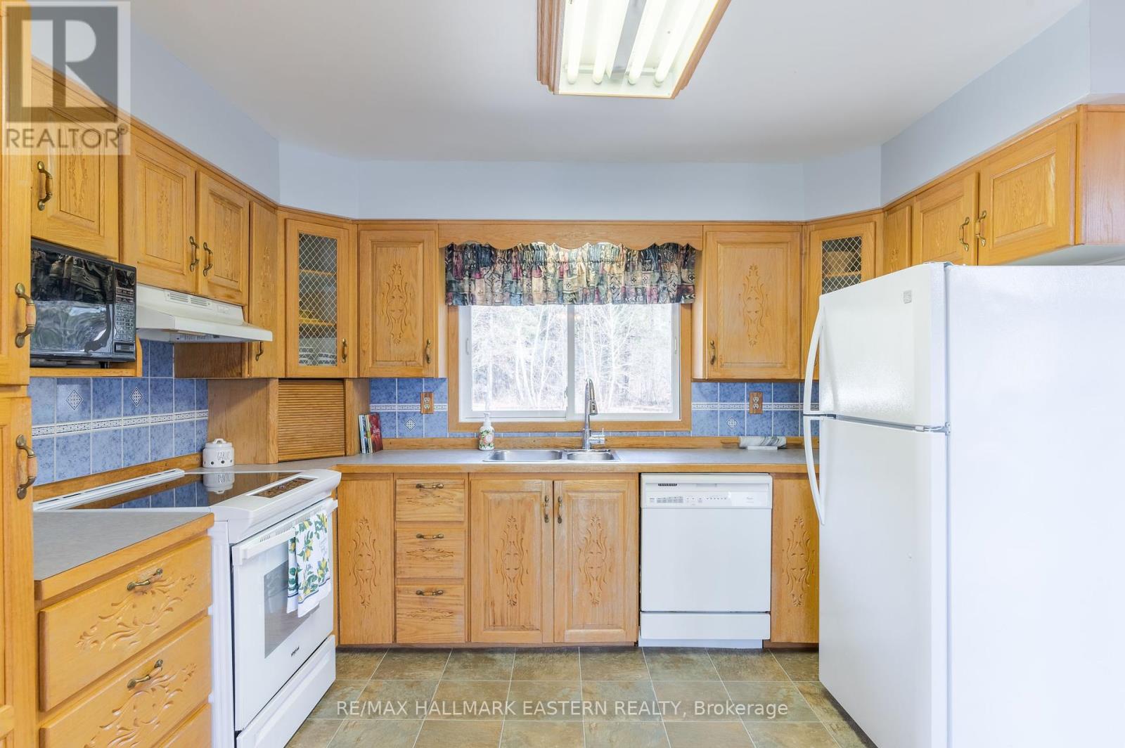 152a Paradise Landing Road, Hastings Highlands (Herschel Ward), Ontario  K0L 2S0 - Photo 5 - X12188091