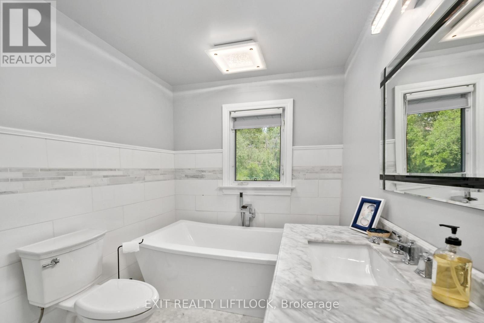 36 Weller Crescent, Peterborough West (Central), Ontario  K9J 6J5 - Photo 27 - X12188261