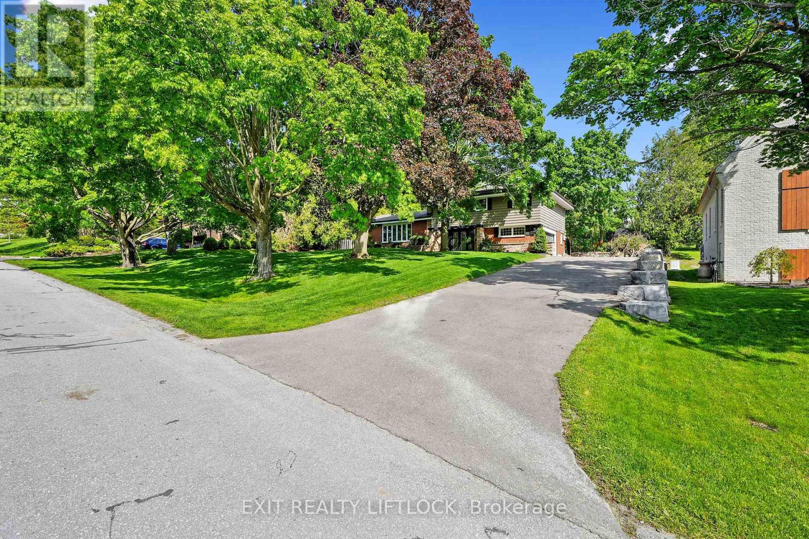 36 Weller Crescent, Peterborough West (Central), Ontario  K9J 6J5 - Photo 3 - X12188261