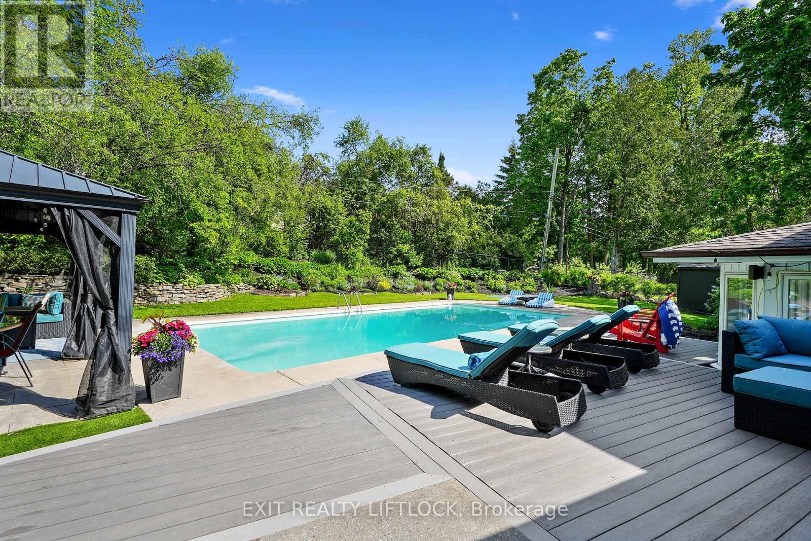 36 Weller Crescent, Peterborough West (Central), Ontario  K9J 6J5 - Photo 39 - X12188261