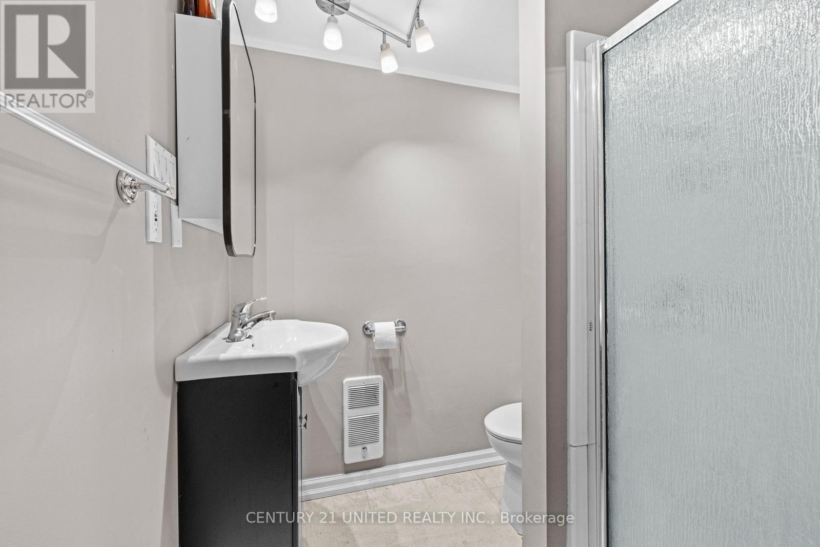 172 Queen Street, Selwyn, Ontario  K0L 2H0 - Photo 14 - X12188347