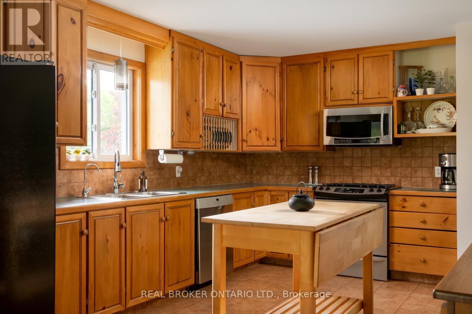 1743 Barton Drive, Selwyn, Ontario  K0L 2H0 - Photo 6 - X12189155