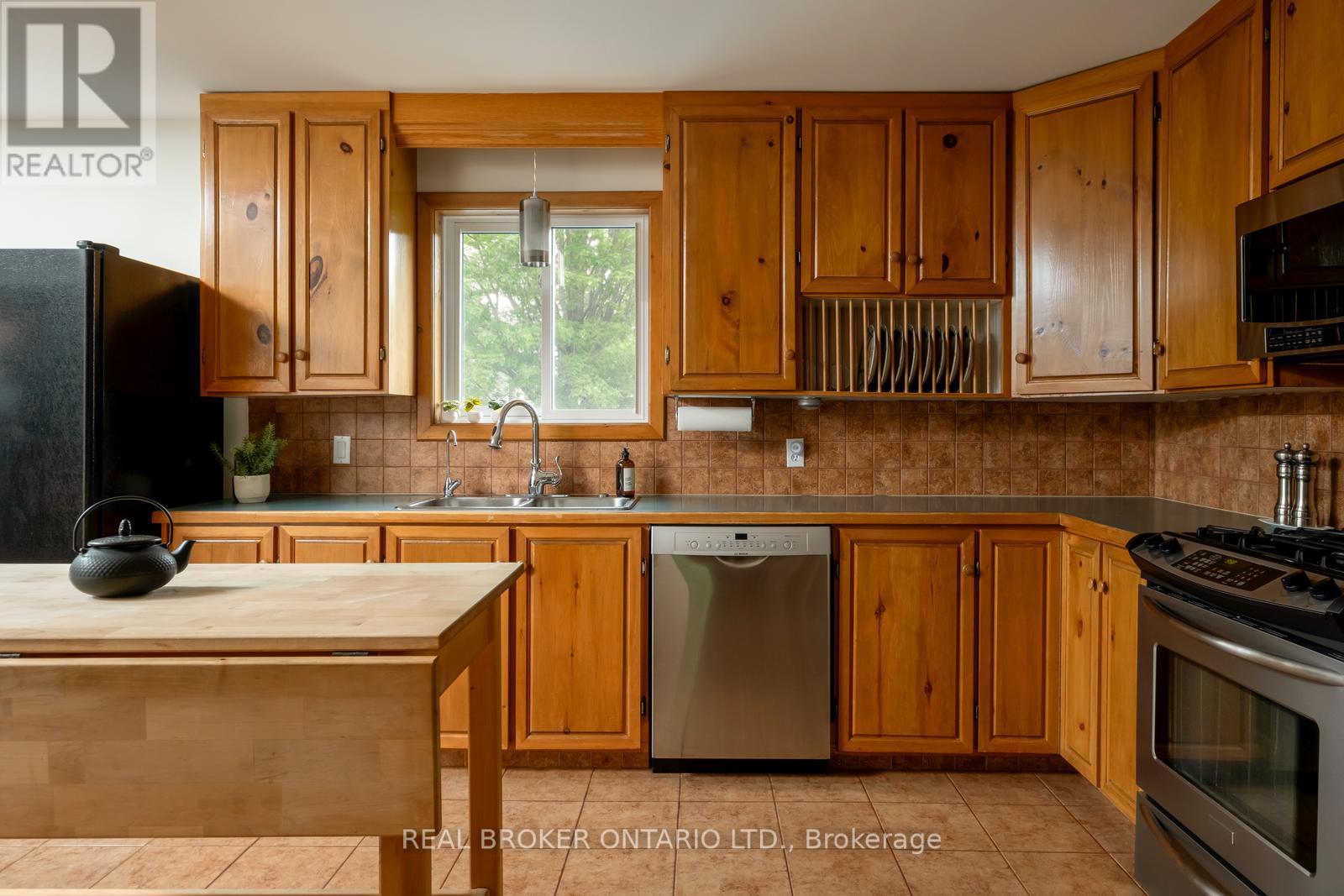 1743 Barton Drive, Selwyn, Ontario  K0L 2H0 - Photo 7 - X12189155