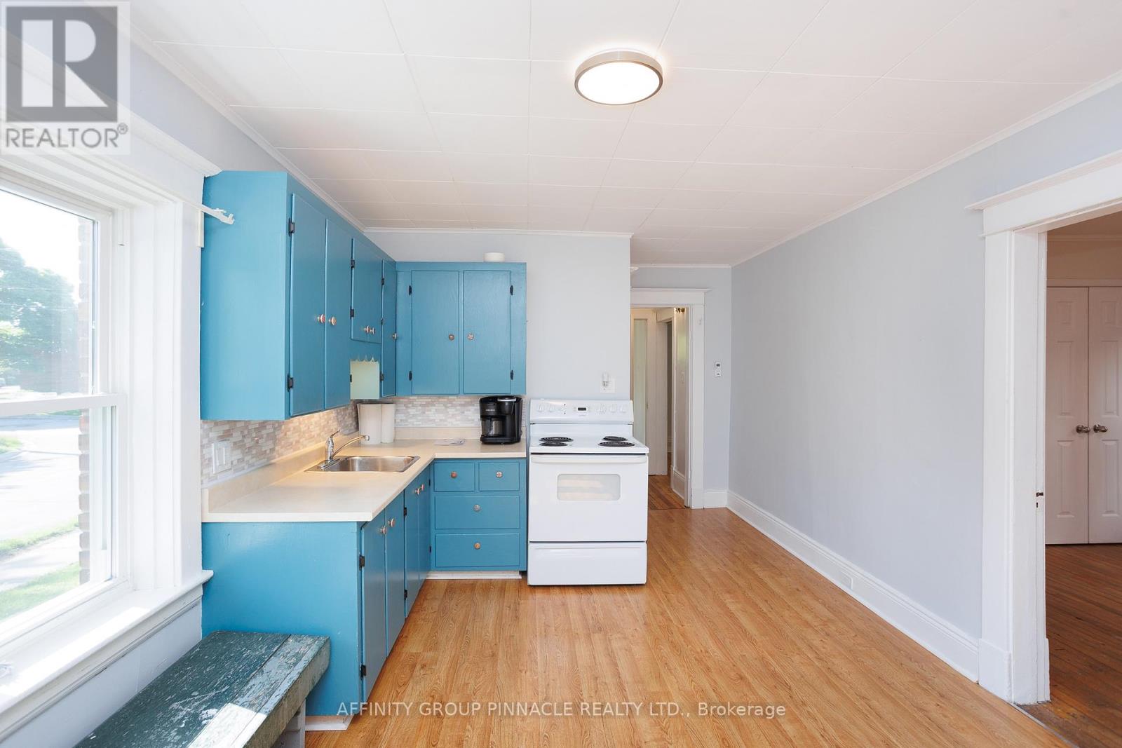 72 Melbourne Street W, Kawartha Lakes (Lindsay), Ontario  K9V 2T3 - Photo 10 - X12189646