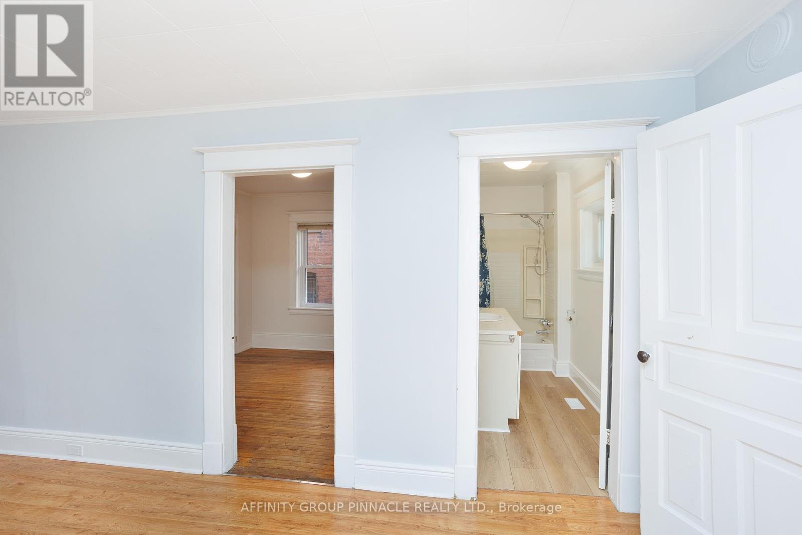 72 Melbourne Street W, Kawartha Lakes (Lindsay), Ontario  K9V 2T3 - Photo 12 - X12189646