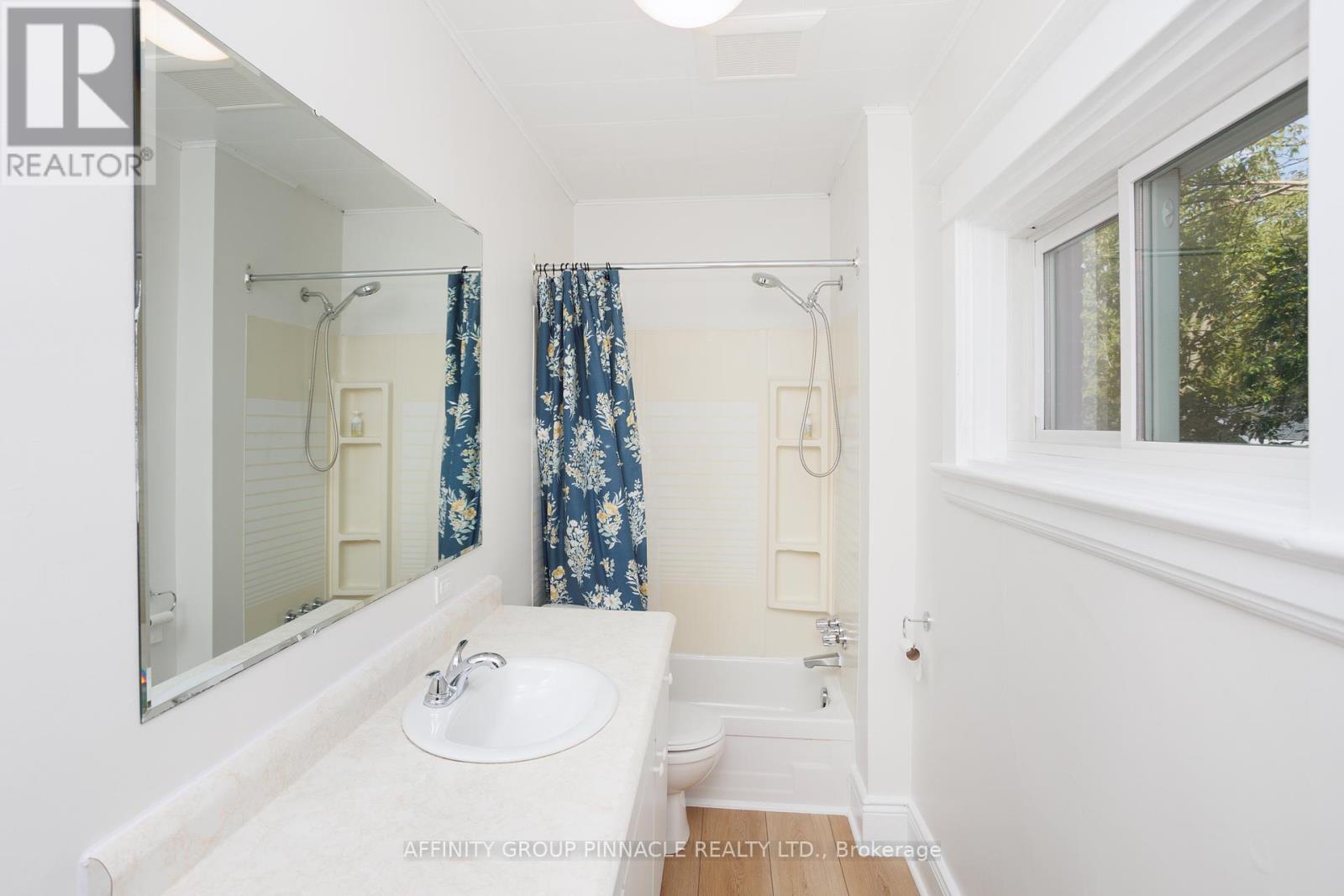 72 Melbourne Street W, Kawartha Lakes (Lindsay), Ontario  K9V 2T3 - Photo 13 - X12189646
